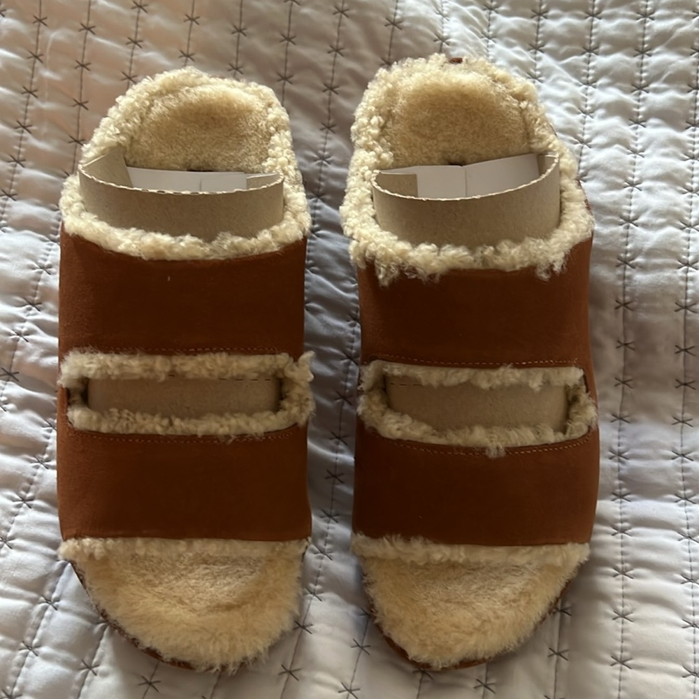 Fit Flop cross bar shearling shoes NWT in original box